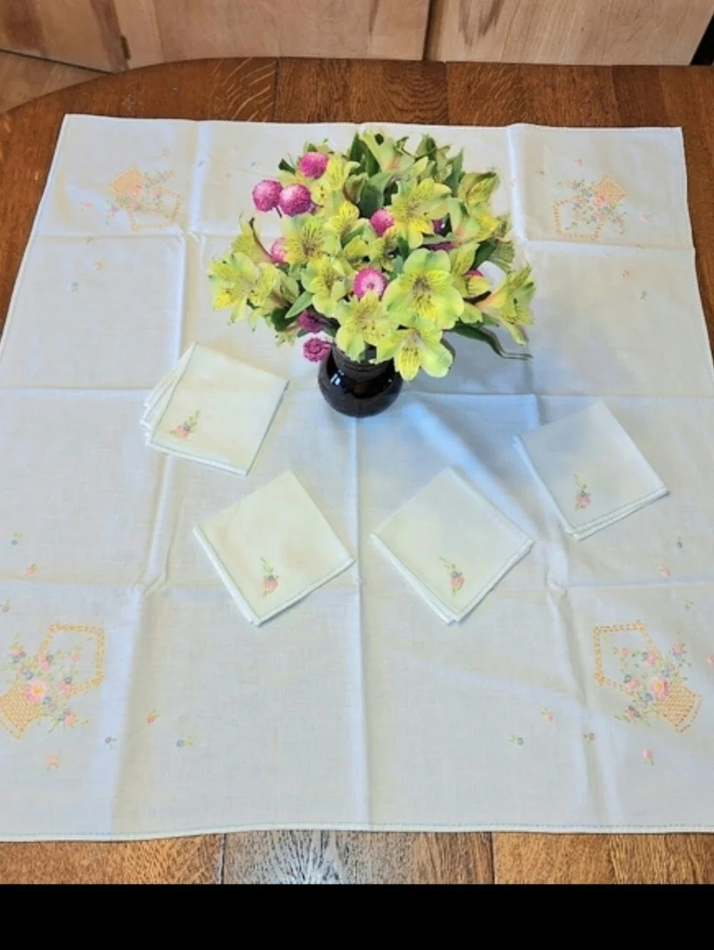 Vintage Handmade Embroidered Basket & Flowers Linen Tablecloth & Nakin Set
